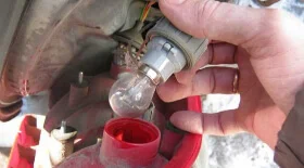 Замена лампы заднего стоп-сигнала на ВАЗ 21099