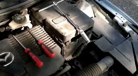 Замена свечей зажигания на Mazda 3 с двигателем 2,0 л