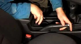 Регулировка ручного тормоза на Mazda 3
