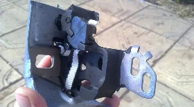 Замена кронштейна глушителя на Renault Megane 2