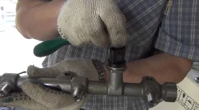 Демонтаж топливной рампы двигателя Cummins ISF 2.8L