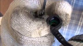 Демонтаж топливопровода с топливной рампы и ТНВД двигателя Cummins ISF 2.8L