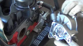 Демонтаж вакуумного насоса с двигателя Cummins ISF 2.8L