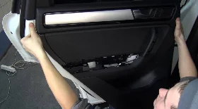 Снятие обшивки двери Volkswagen Touareg
