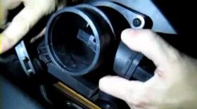 Замена воздушного фильтра двигателя на New Beetle