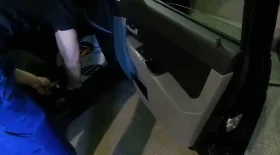 Снятие обшивки двери Лада Приора