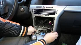 Снятие приборной панели, снятие облицовки панелей салона Opel Astra H