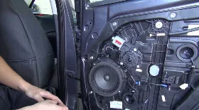 Снятие обшивки задней двери Kia Ceed