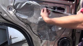 Снятие обшивки двери Suzuki Grand Vitara