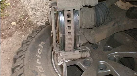 Замена задних тормозных колодок на Mitsubishi L200