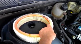 Замена воздушного фильтра Renault Symbol