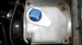 Замена охлаждающей жидкости Москвич 2141