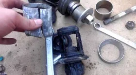 Замена шаровых опор и верхнего рычага Mercedes W210