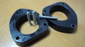 Установка проставок под передние амортизаторы на Kia Ceed