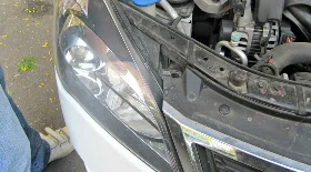 Замена ламп в фаре головного света Kia Ceed