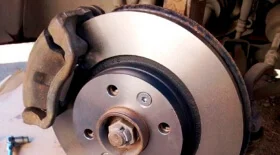 Замена переднего тормозного диска Opel Astra