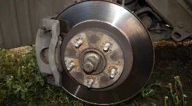 Замена передних тормозных колодок и диска на Ниссан Кашкай