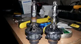 Замена лампы в фаре головного света на Nissan Maxima QX