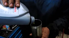 Замена масла в коробке передач Nissan Tiida