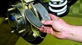 Замена передних тормозных колодок Нива