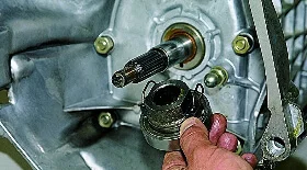 Замена выжимного подшипника Нива