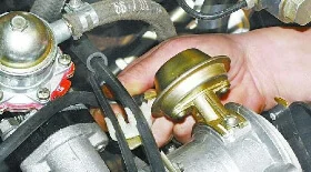 Замена вакуумного регулятора ВАЗ 2108, 2109