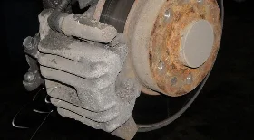 Замена тормозных колодок и дисков на Volkswagen Golf 4