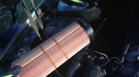 Замена воздушного фильтра двигателя Mercedes CLK 220 (W202 и W203)