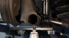 Замена задних амортизаторов на Renault Logan