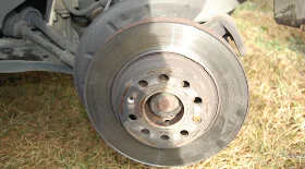 Замена передних тормозных колодок Фольксваген Кадди