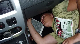 Замена фильтра салона Рено Сандеро