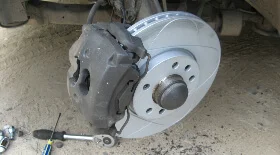 Замена передних тормозных колодок и дисков Opel Vectra A