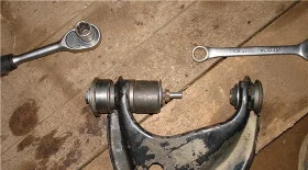 Замена сайлентблока переднего рычага Рено Логан