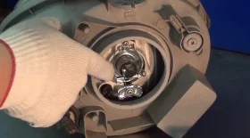 Замена ламп в фаре головного света на Дэу Матиз