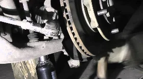 Замена нижней шаровой опоры на Kia Bongo