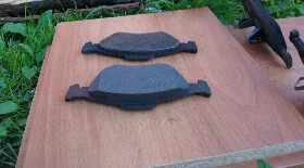 Замена передних тормозных колодок на Ford Fusion