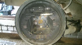 Замена задних тормозных колодок Ford Fusion