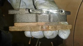 Замена тормозных дисков и колодок на Пежо 307