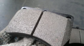 Замена передних тормозных колодок Mazda Demio