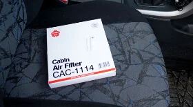 Замена салонного фильтра Toyota Corolla 2011 года