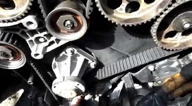 Установка ремня генератора на Opel Omega X25XE