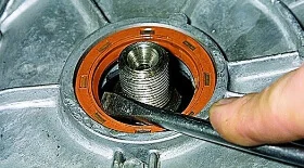 Как заменить сальник коленвала ВАЗ 2106