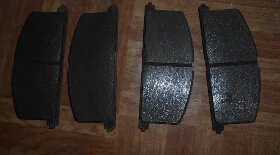 Замена передних тормозных колодок на Toyota Caldina