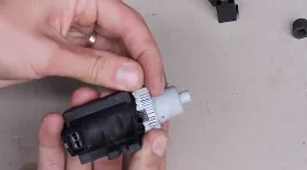 Как разобрать и почистить вакуумный модулятор Ssang Yong Kyron