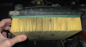 Как поменять воздушный фильтр на Лада Гранта