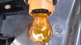 Замена лампочки в фаре Дэу Нубира