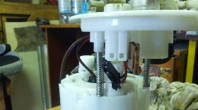 Как заменить топливный фильтр на Хендай Солярис I