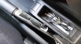 Как подтянуть ручник на Солярисе