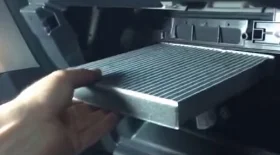 Замена салонного фильтра Тойота Аурис