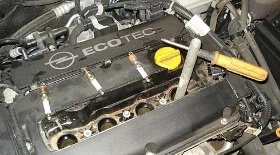 Замена свечей на Астра J